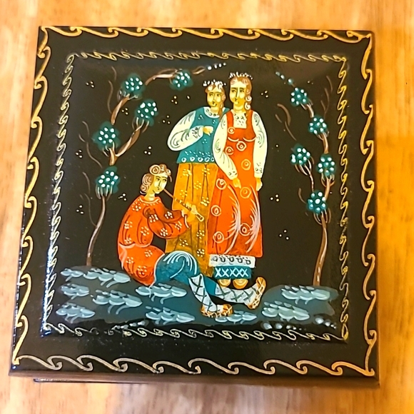 Vintage Palekh Painted Jewely Box with a Lid. Hand Carved painted and po… - Picture 6 of 6